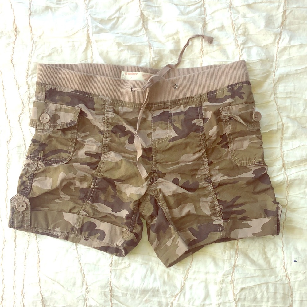 Camouflage shorts NO BOUNDARIES sz.7